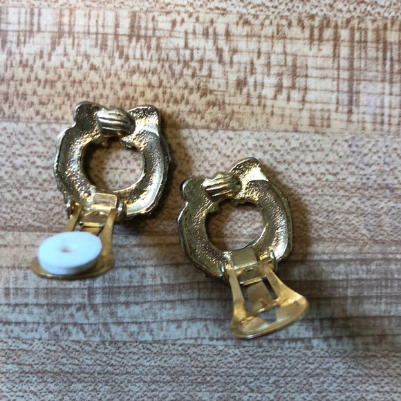 Vintage Christmas Wreath Clip On Earrings - Picture 3 of 6